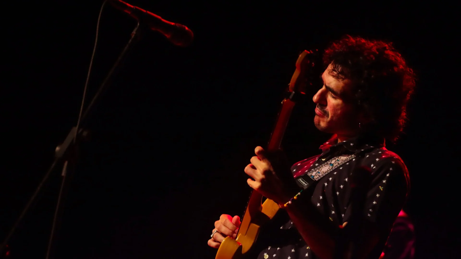 Pedro Francisco lança EP “Rabiscando os Sons” com composições autorais gravadas ao vivo na UFPB